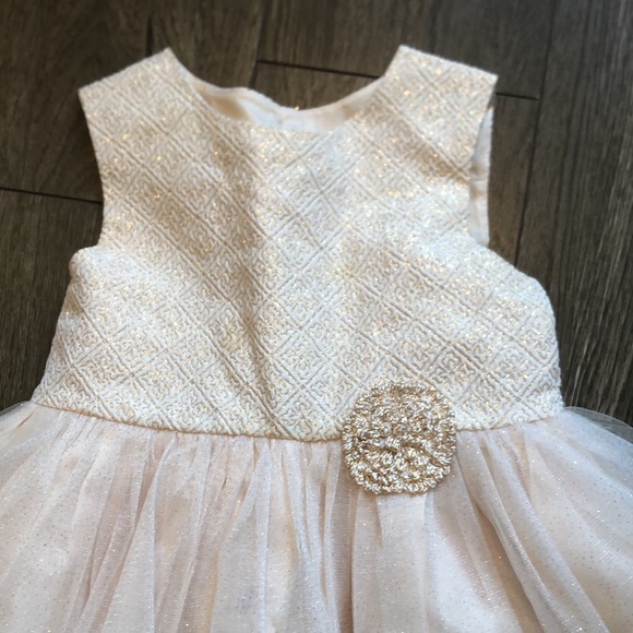 Sparkly beige formal dress size 5 - Picture 2 of 9